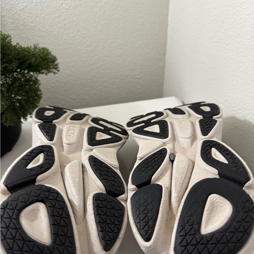 Hoka men size 11.5 bondi 8 Light Gray Athletic Shoes - Picture 6 of 8